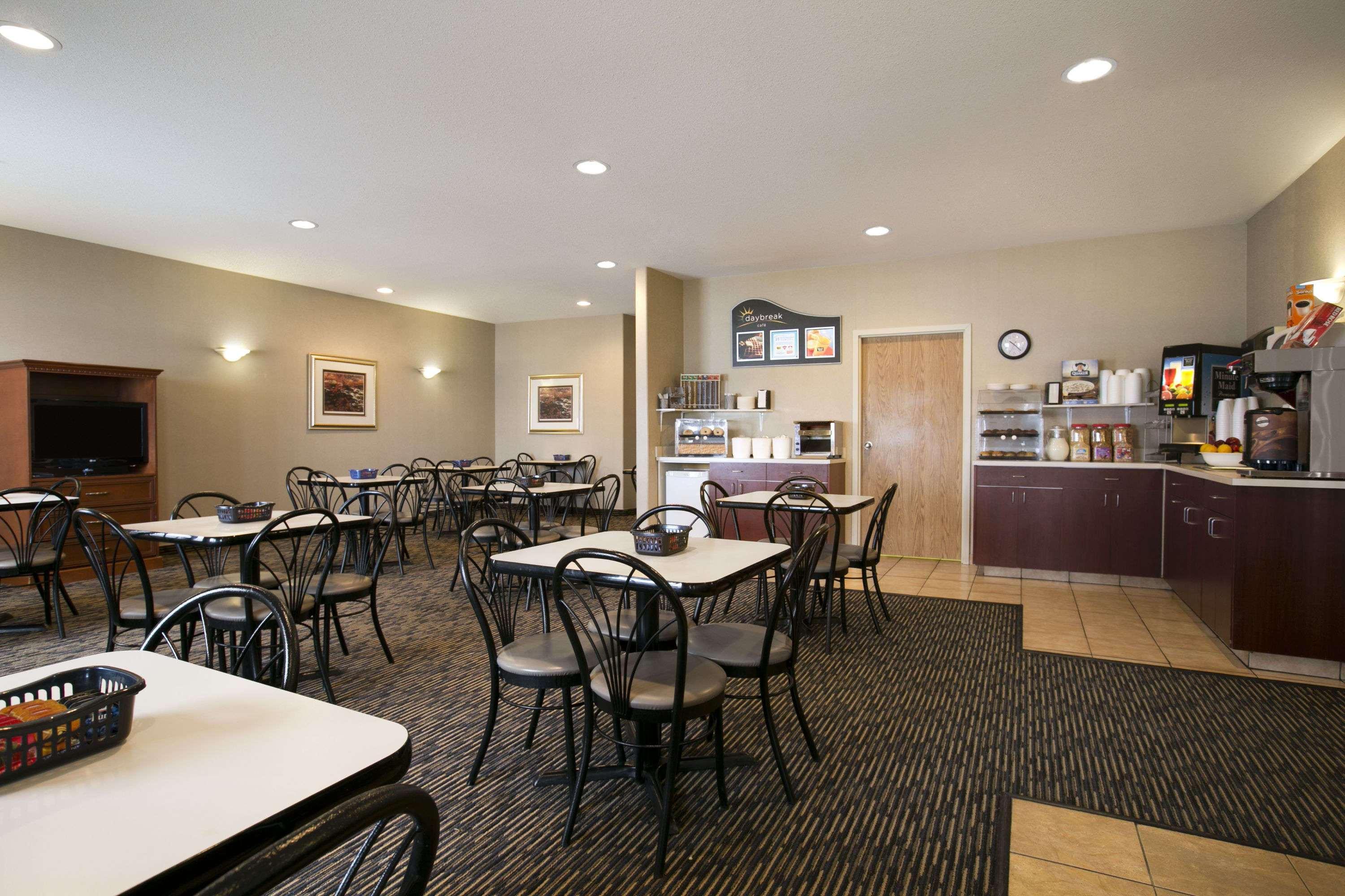 Days Inn By Wyndham Moose Jaw Buitenkant foto