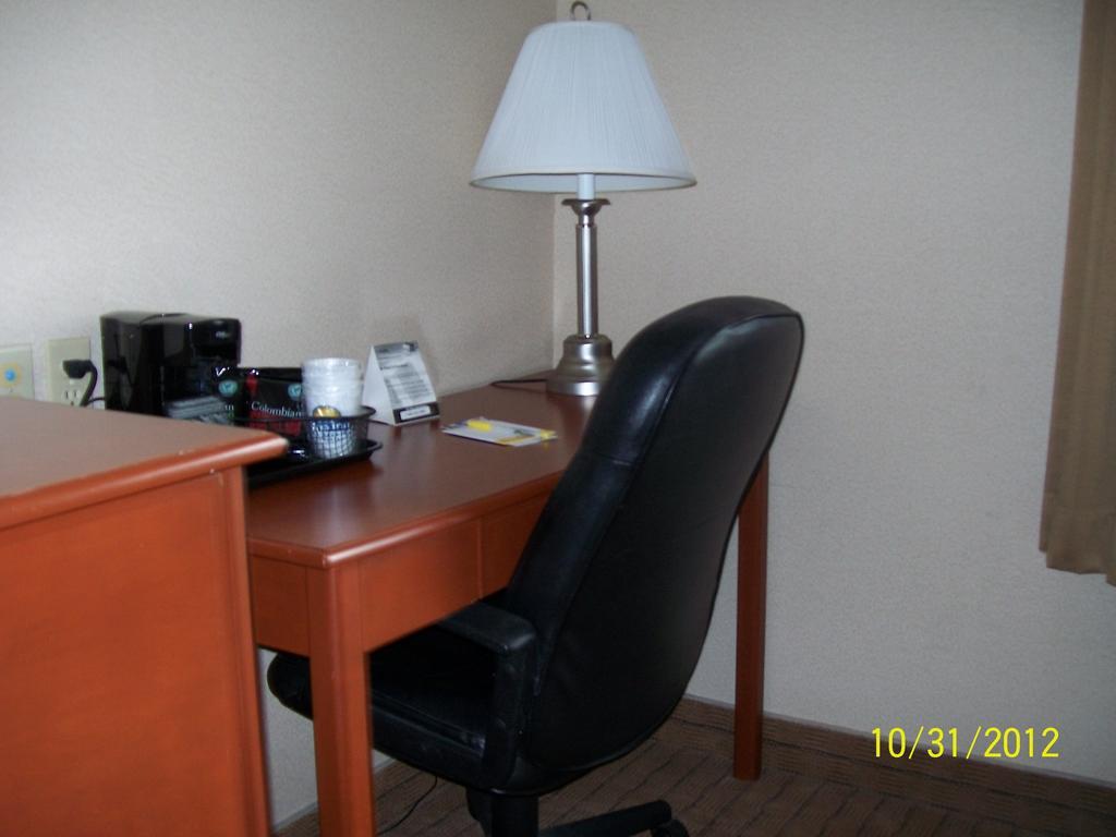 Days Inn By Wyndham Moose Jaw Buitenkant foto