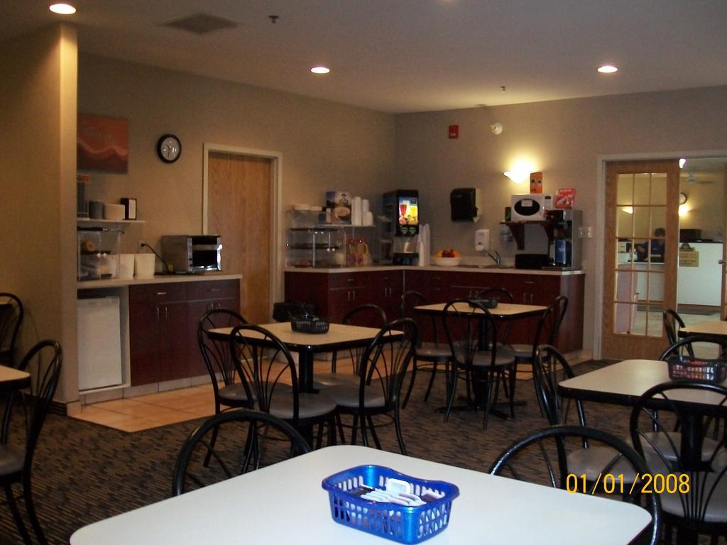 Days Inn By Wyndham Moose Jaw Buitenkant foto