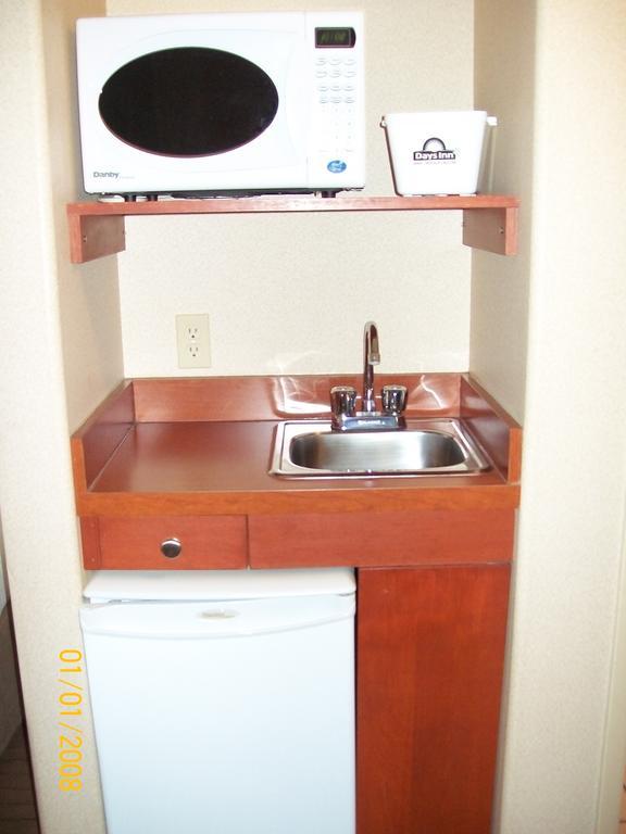 Days Inn By Wyndham Moose Jaw Buitenkant foto