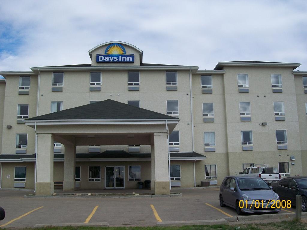 Days Inn By Wyndham Moose Jaw Buitenkant foto