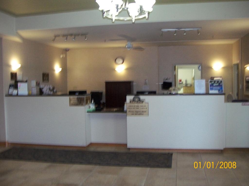 Days Inn By Wyndham Moose Jaw Buitenkant foto